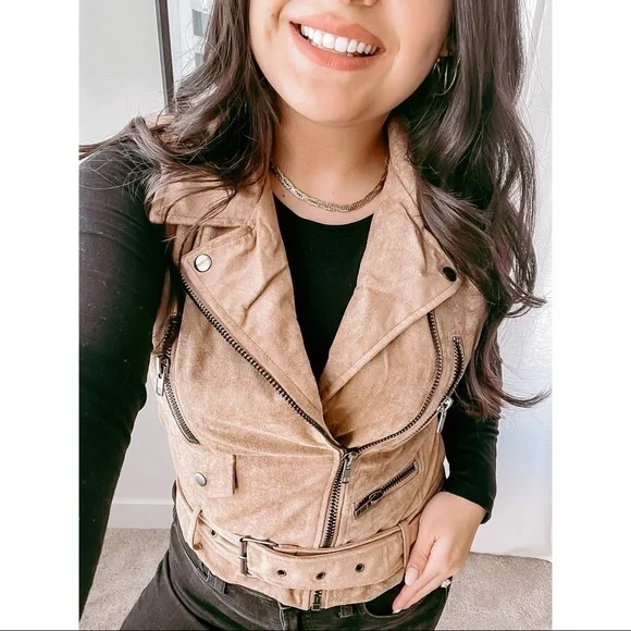 Camel Moto Vest - Picture 1 of 5